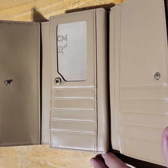 MCM Forest Green Leather Wallet with Logo - Picture 4 of 5